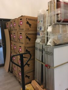 Nur ein kleiner Teil der vollen Kisten